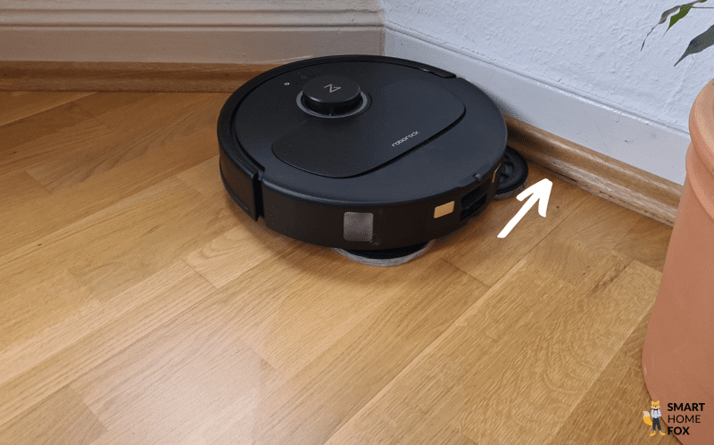 Roborock QRevo reinigt die Leiste